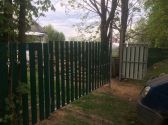 Забор с металлическим штакетником
