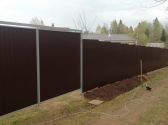 Установка забора на местности с уклоном 
