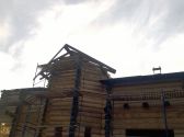 Монтаж крыши на срубе (с учетом усадки сруба).