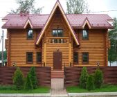 Коттедж из оциллиндрованного бревна.