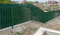 Забор. Металлический штакетник.