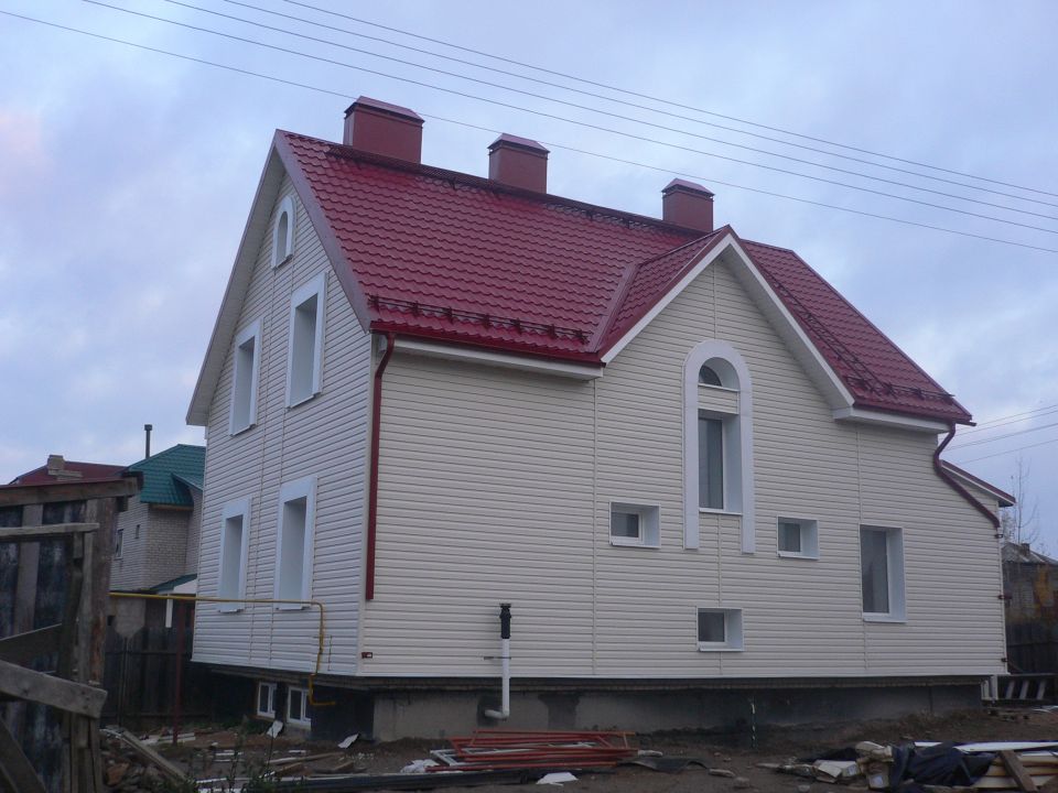 Дома Сайдингом Фото С Красной Крышей
